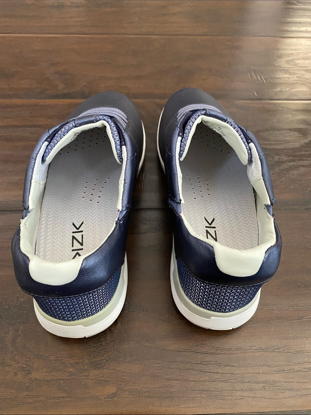 Kizik Atlanta Navy lace up sneakers women’s size 6.5 - Picture 4 of 8